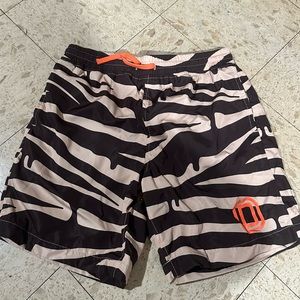 Brand New Overtime Zebra Drip Shorts Size
XL Kid